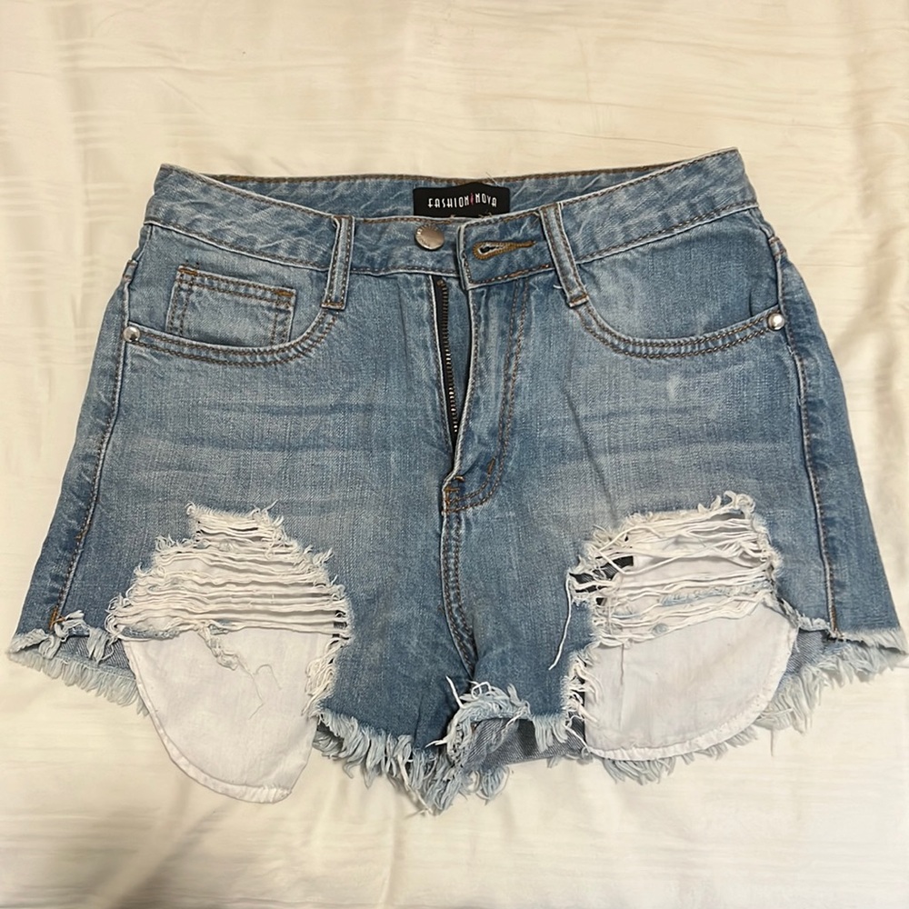 ❌SOLD❌Fashion Nova Light Blue Jean Shorts w/ long pocket design